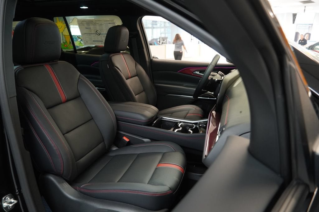 New 2026 Chevrolet Traverse RS w/ LPO, Floor Liner Package AWD/4WD image 38