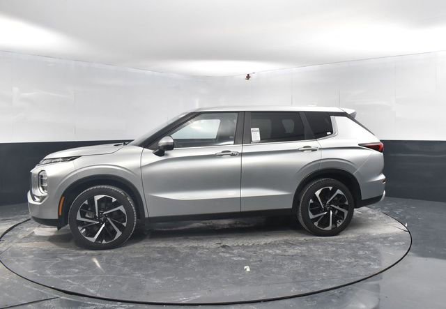 Used 2024 Mitsubishi Outlander SE image 5
