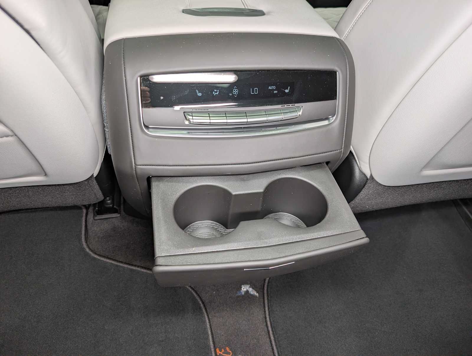 New 2026 Cadillac Escalade ESV Platinum Luxury AWD/4WD image 18