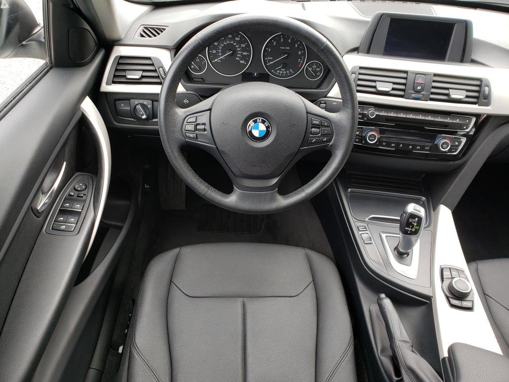 Used 2018 BMW 320i xDrive Sedan image 13