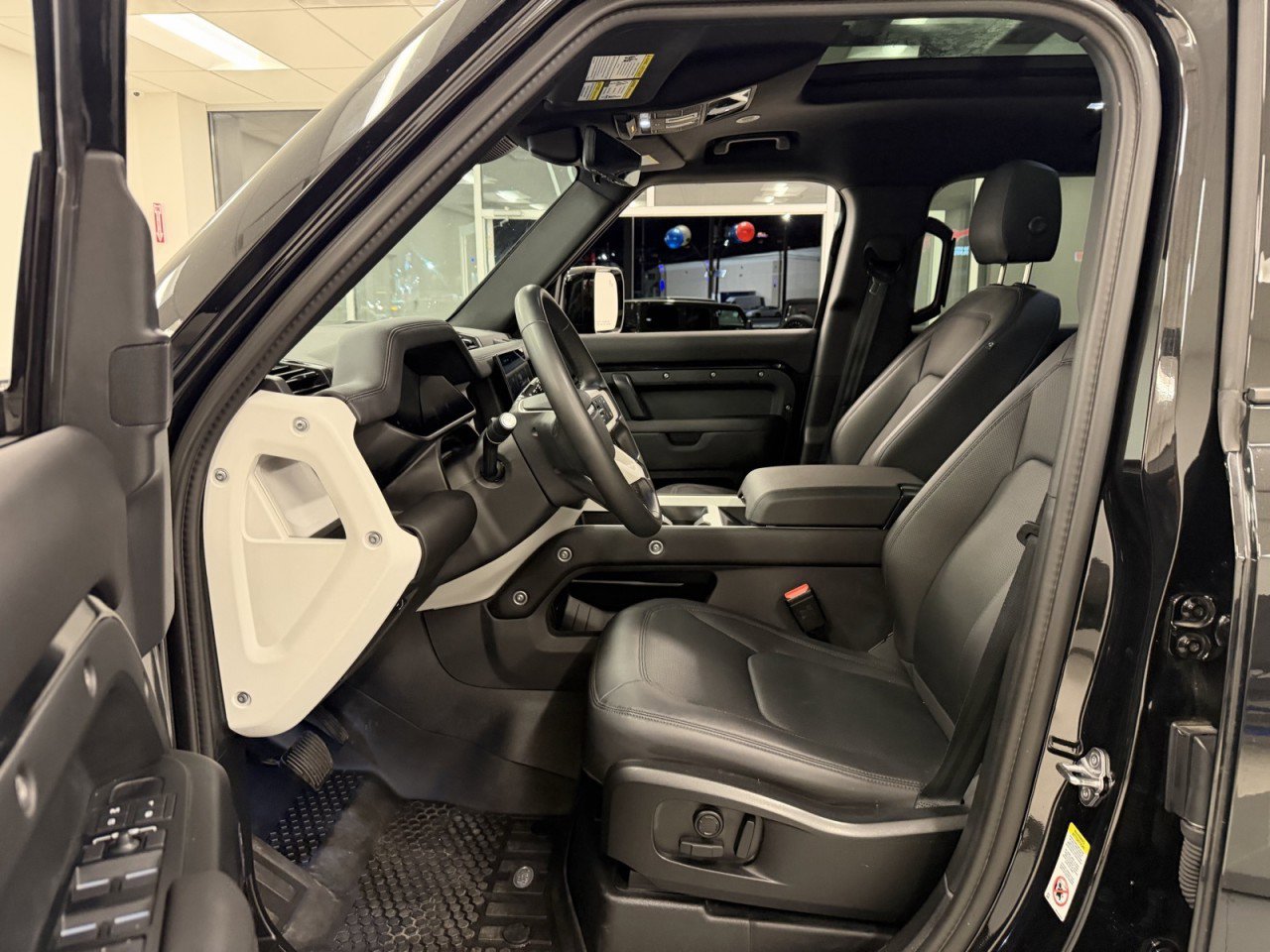 Used 2025 Land Rover Defender 110 S image 31