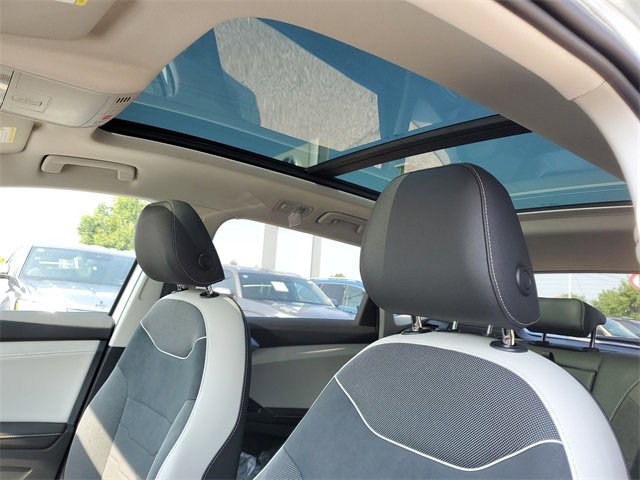 New 2025 Volkswagen Taos SE image 18