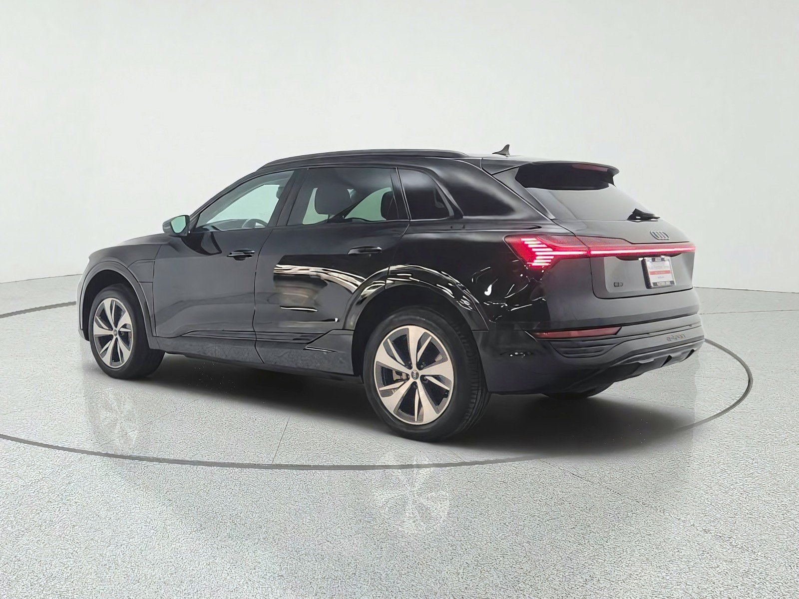 Used 2024 Audi Q8 e-tron Premium AWD/4WD image 7
