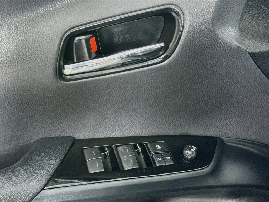 Used 2020 Toyota Prius Prime XLE FWD image 19