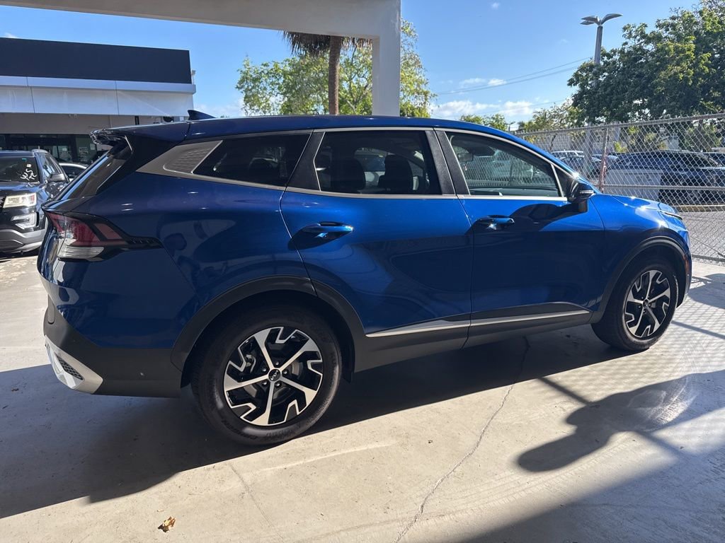 Used 2025 Kia Sportage EX FWD image 5