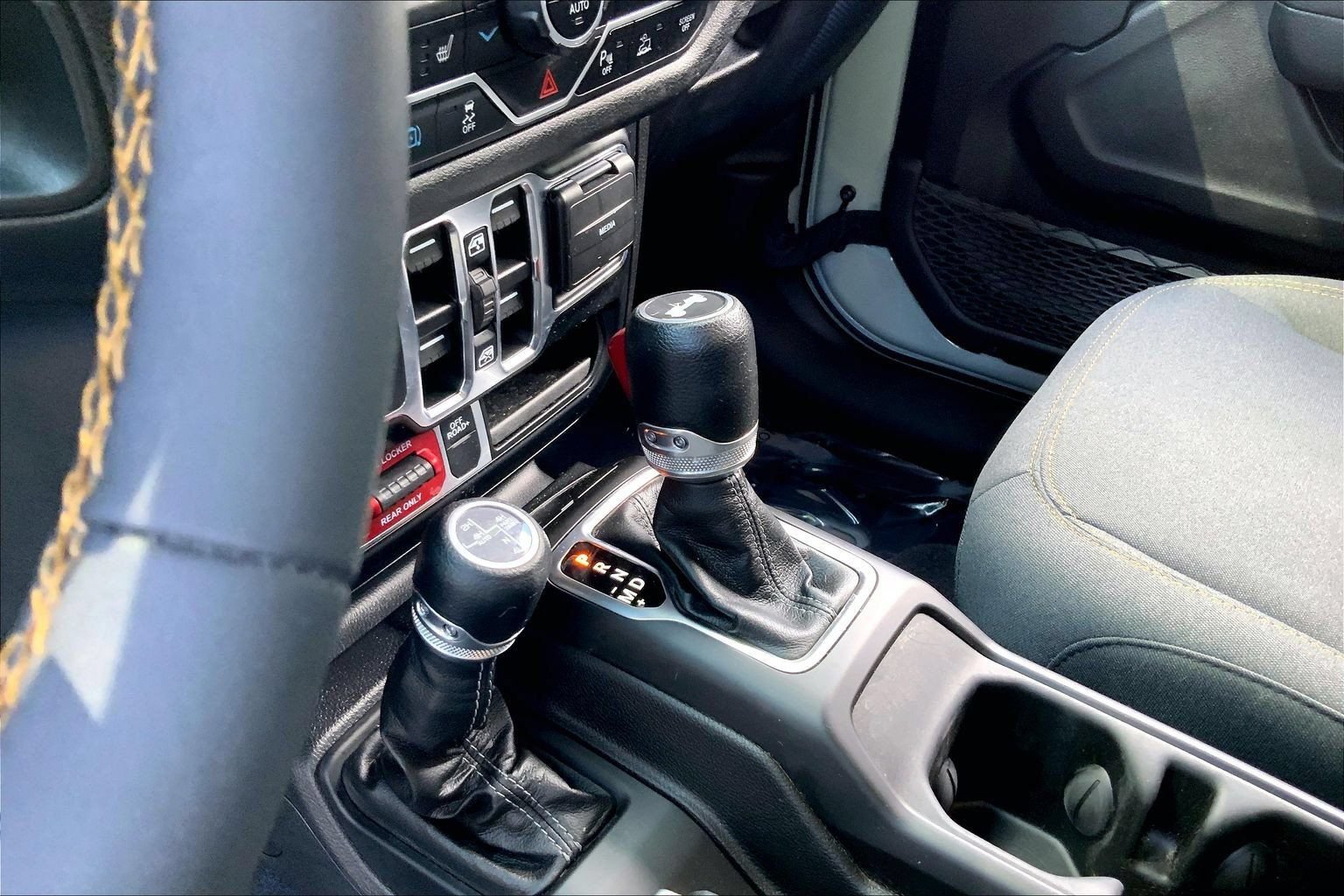 Used 2024 Jeep Wrangler Unlimited AWD/4WD image 12