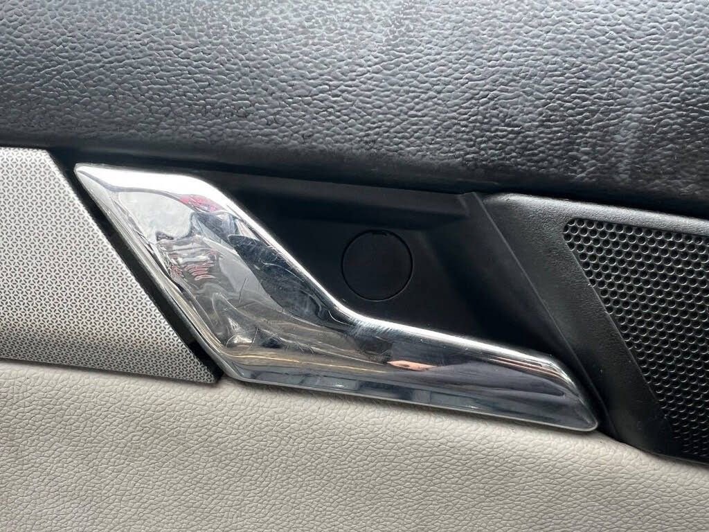 Used 2012 Chevrolet Captiva Sport LTZ image 10