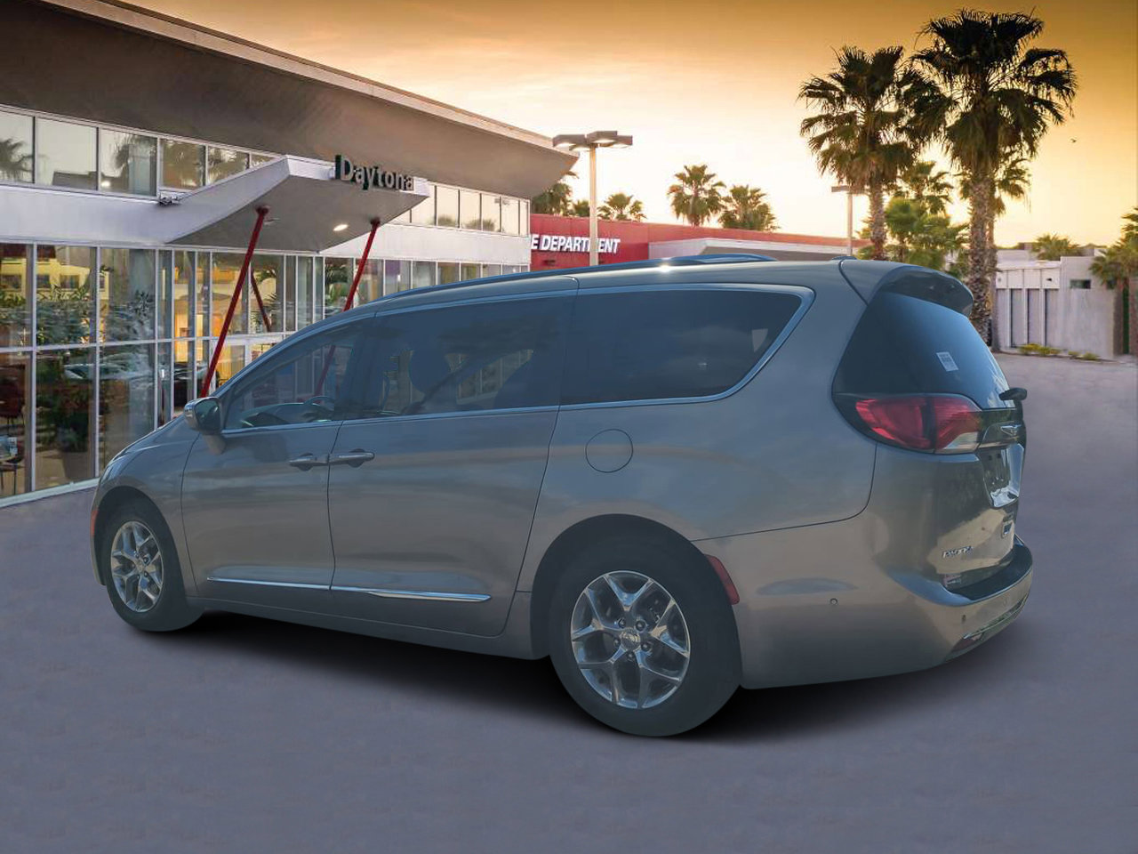 Used 2017 Chrysler Pacifica Limited image 4