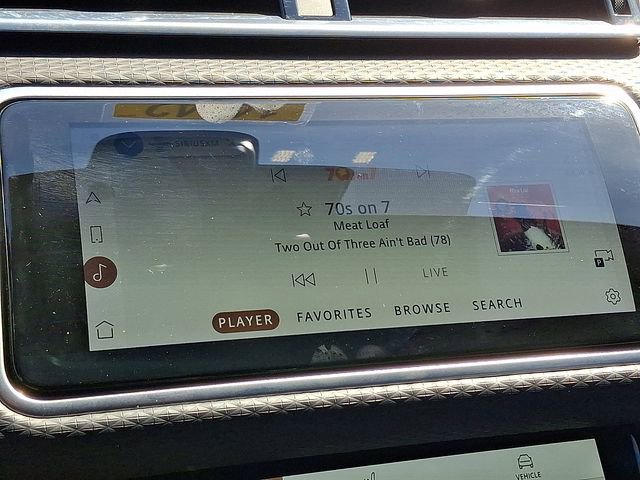 Used 2021 Land Rover Range Rover Velar R-Dynamic S image 18