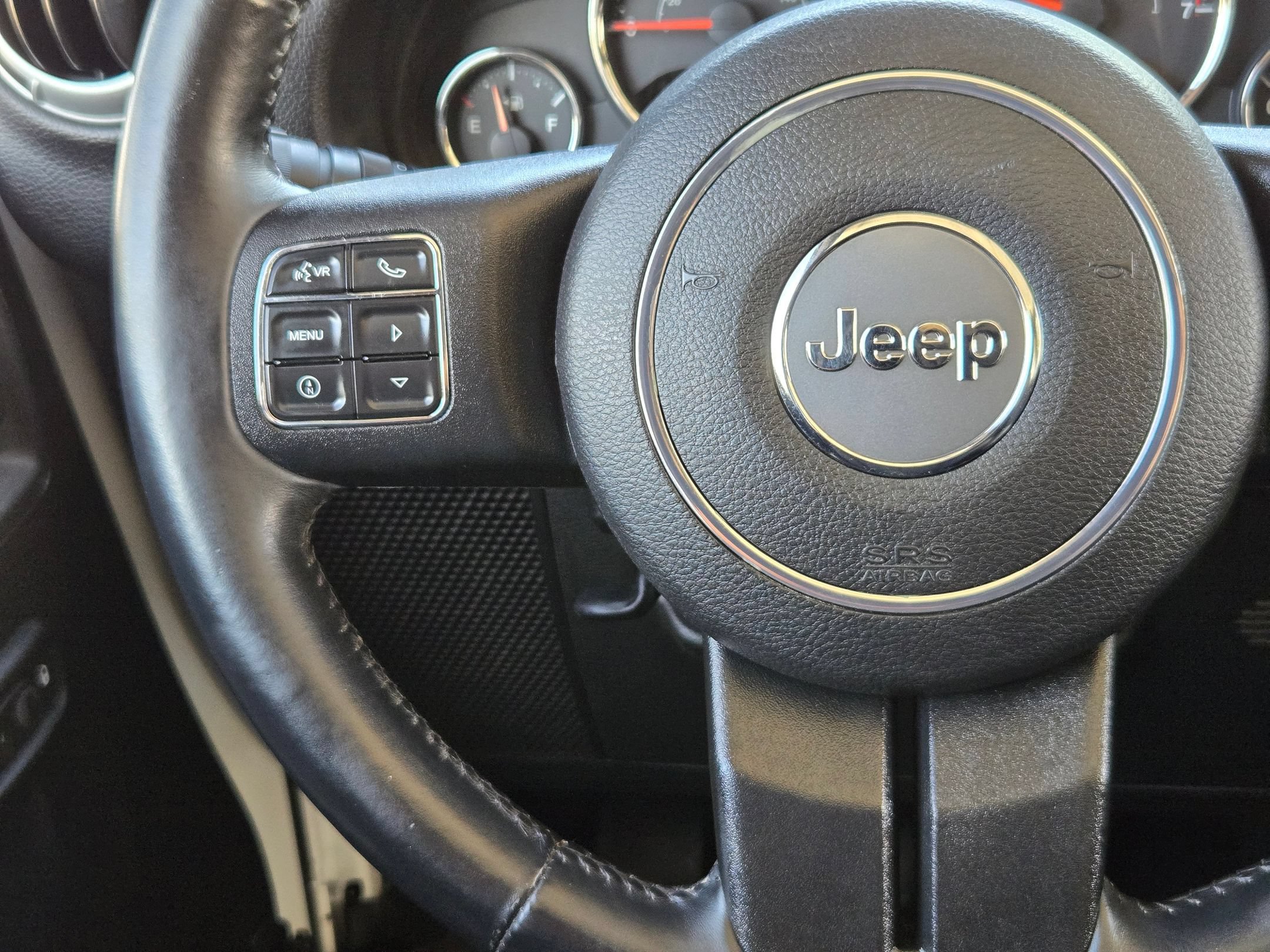 Used 2015 Jeep Wrangler Unlimited Rubicon w/ Connectivity Group AWD/4WD image 21