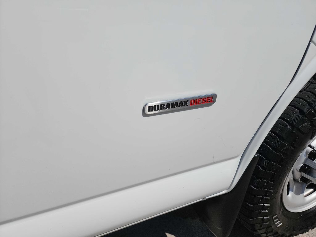 Used 2018 Chevrolet Express 2500 w/ Driver Convenience Package RWD image 12