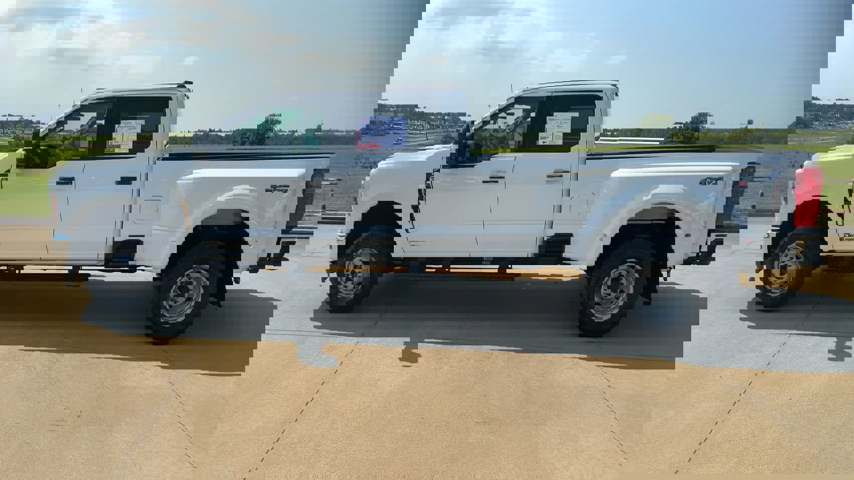 Used 2024 Ford F350 XLT image 4