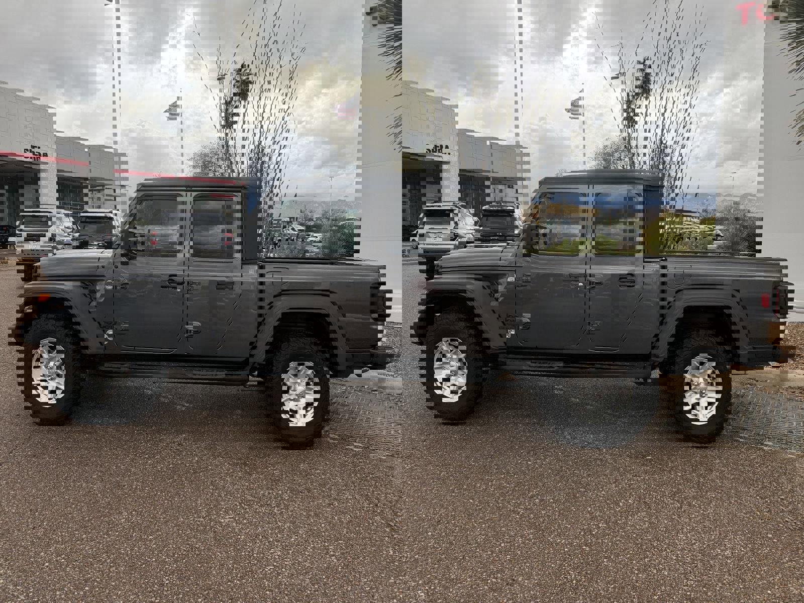 Used 2020 Jeep Gladiator Sport w/ Quick Order Package 24S image 2