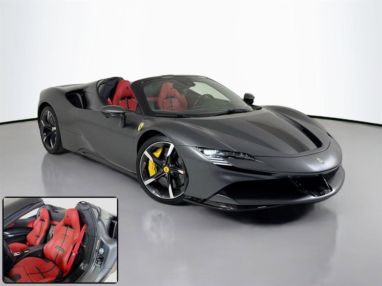 Used 2022 Ferrari SF90 Spider image 2