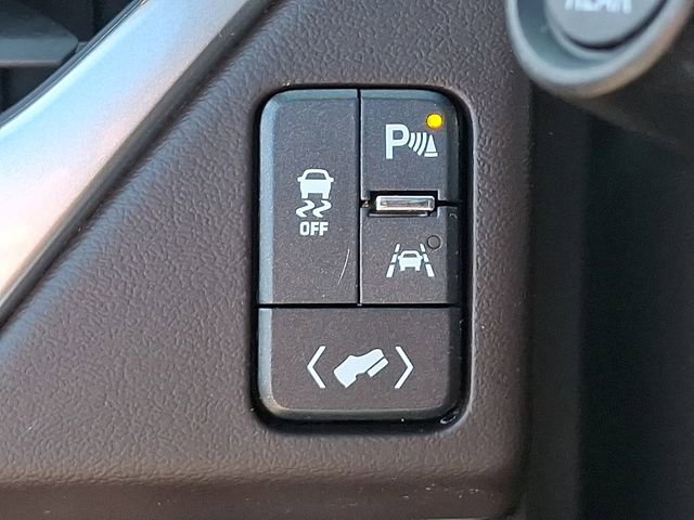 Used 2017 Chevrolet Suburban Premier AWD/4WD image 26