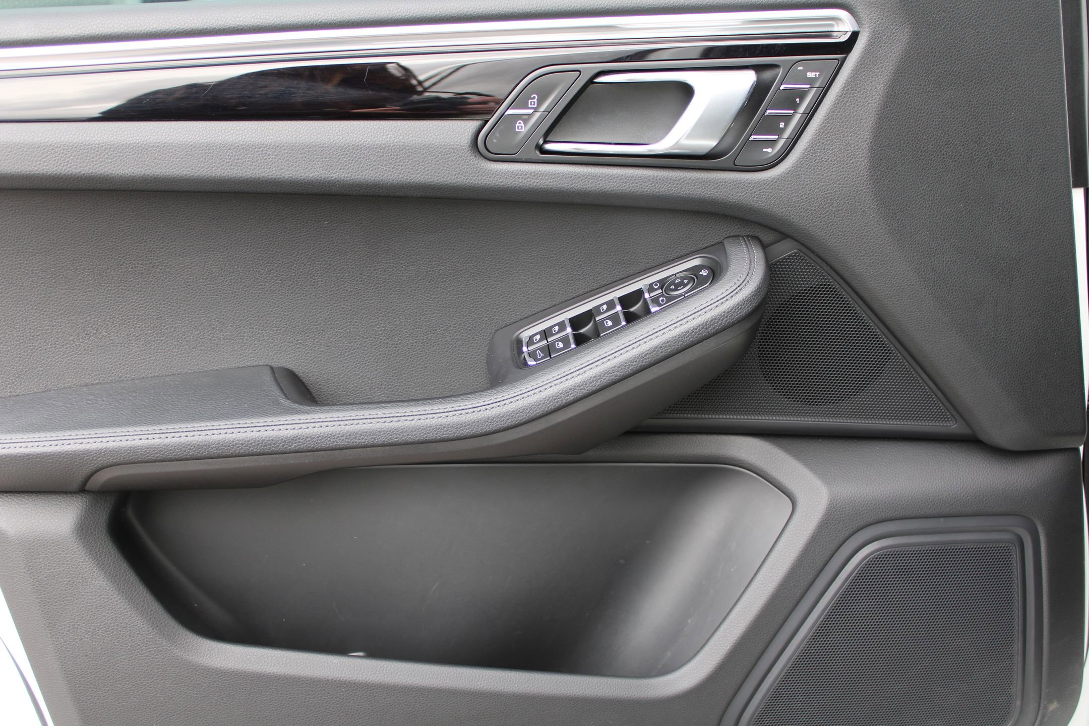 Certified 2023 Porsche Macan image 14