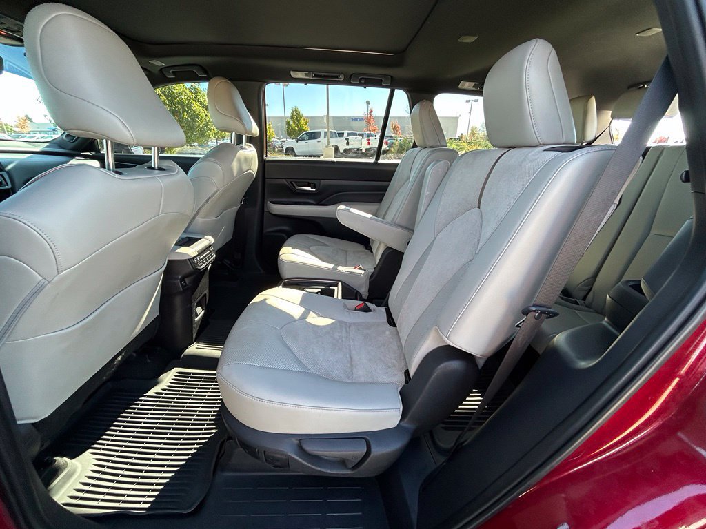 Used 2025 Toyota Grand Highlander AWD Hybrid image 28