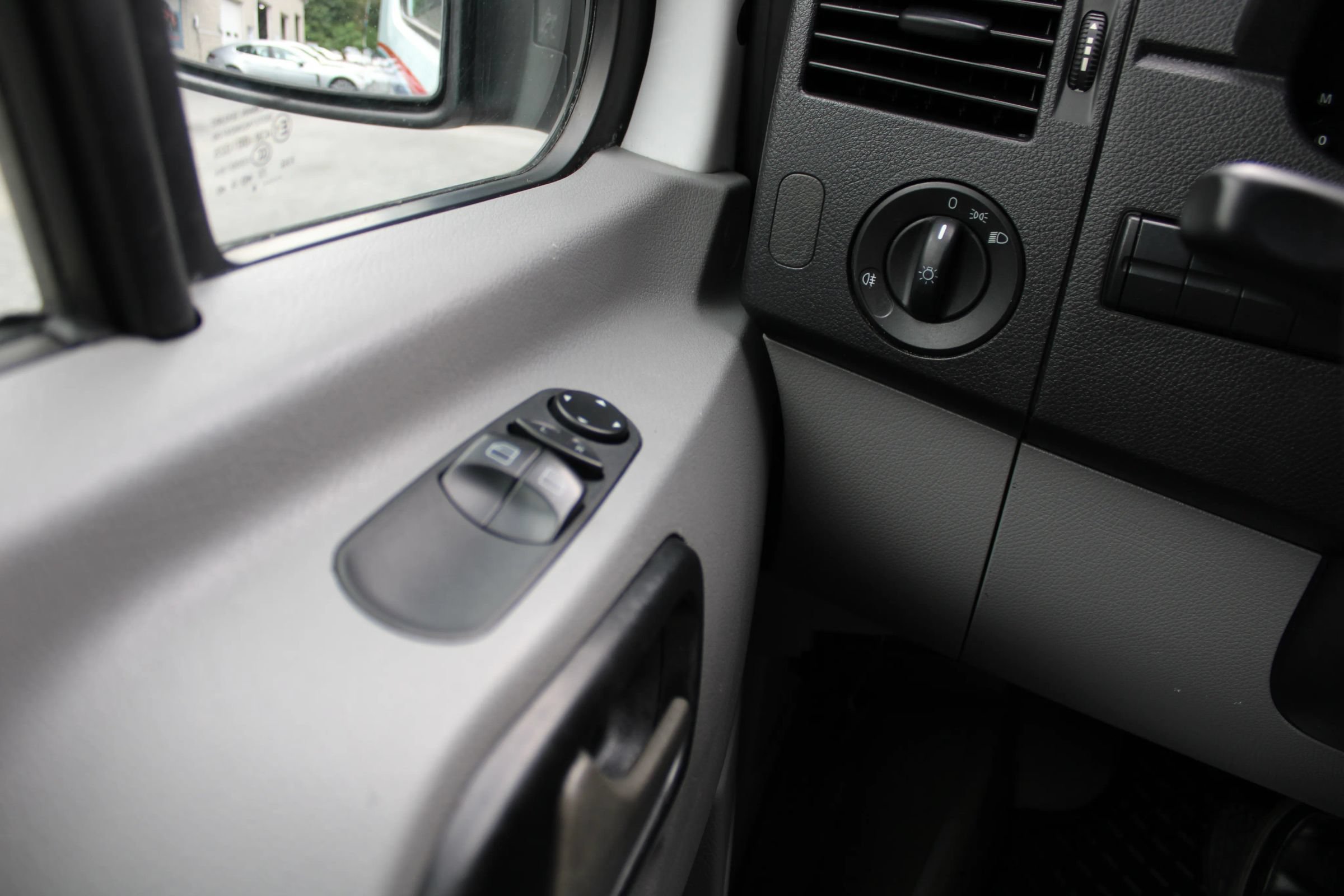 Used 2016 Mercedes-Benz Sprinter 2500 image 19