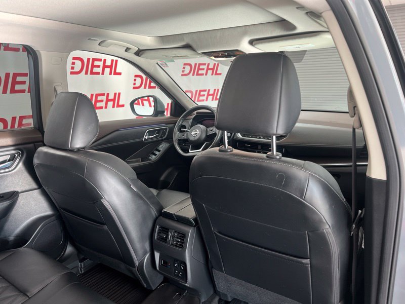 Used 2023 Nissan Rogue Platinum w/ Platinum Premium Package AWD/4WD image 10