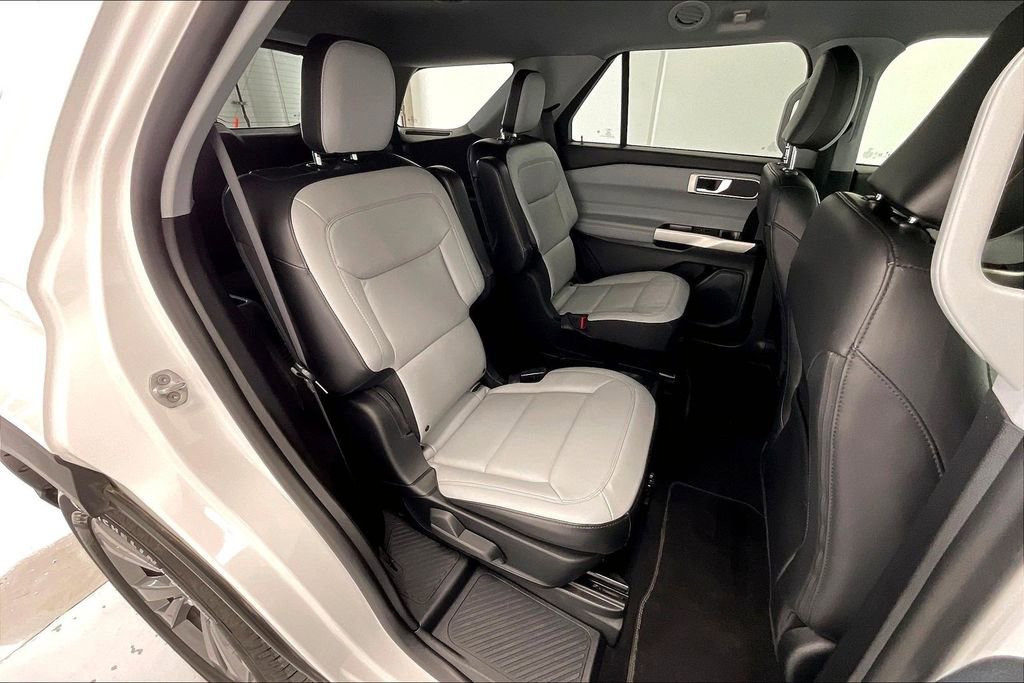 Used 2021 Ford Explorer XLT w/ Equipment Group 202A RWD image 18