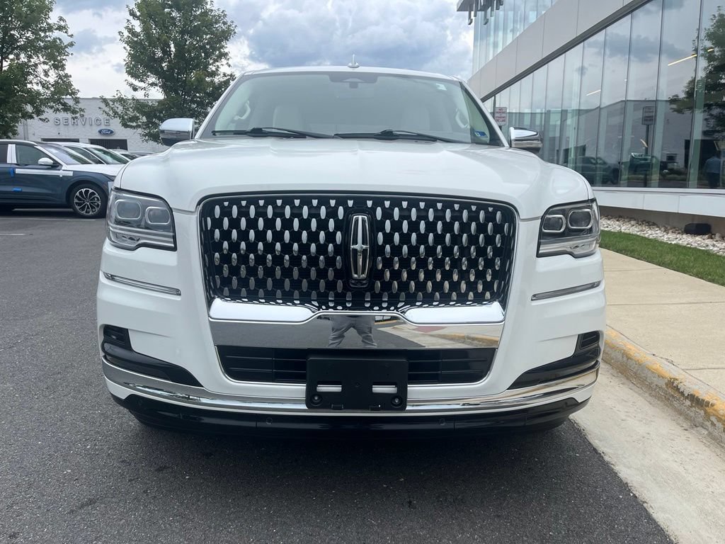 Used 2022 Lincoln Navigator L Black Label AWD/4WD image 2