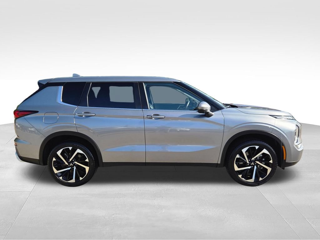 Used 2024 Mitsubishi Outlander SE AWD/4WD image 8