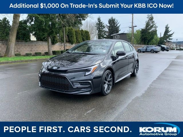 Used 2025 Toyota Corolla SE w/ SE Premium Package