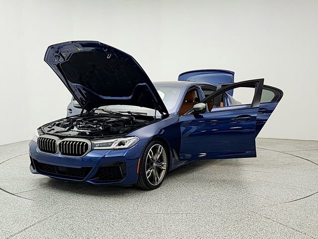 Used 2021 BMW M550i xDrive w/ Dynamic Handling Package image 9