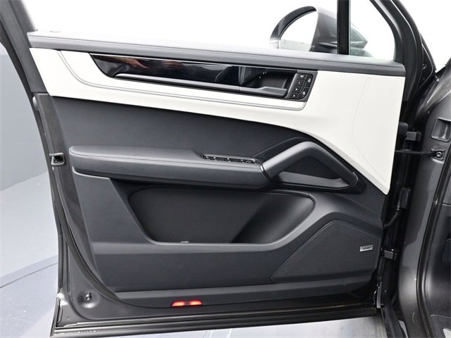 New 2026 Porsche Cayenne S image 7