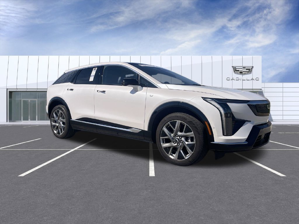Certified 2025 Cadillac Optiq Luxury 2 w/ LPO, Floor Liner Package AWD/4WD image 2