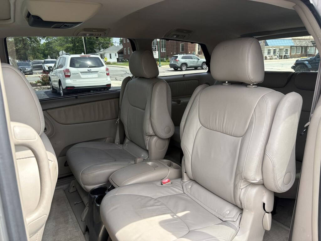Used 2005 Toyota Sienna XLE FWD image 32