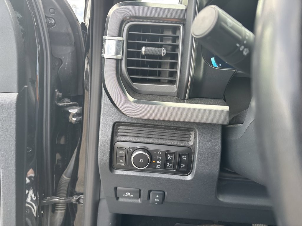 Used 2025 Ford F250 Platinum AWD/4WD image 18
