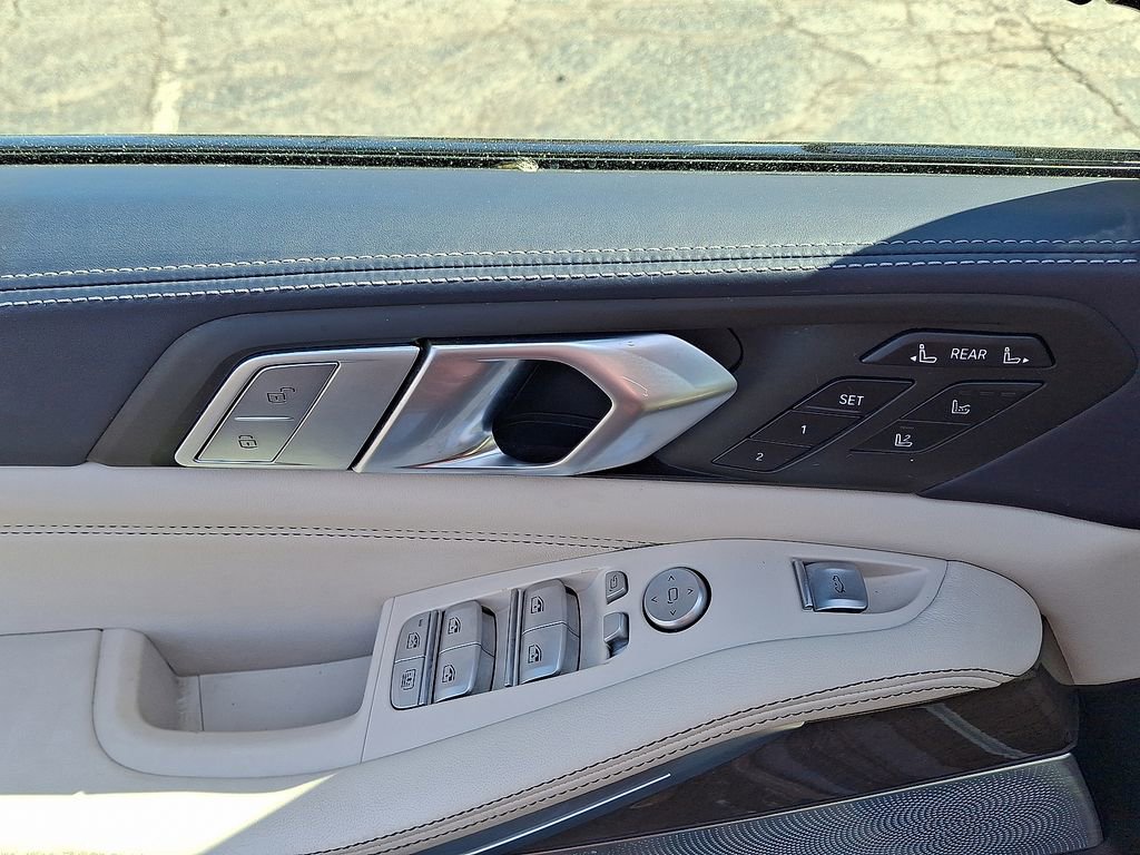 Used 2020 BMW X7 M50i w/ Dynamic Handling Package image 2