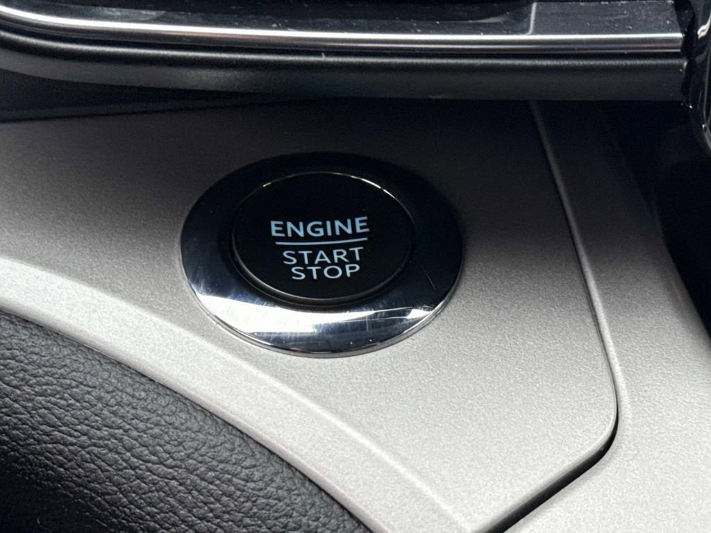 Used 2023 Ford Explorer XLT w/ Equipment Group 202A image 8