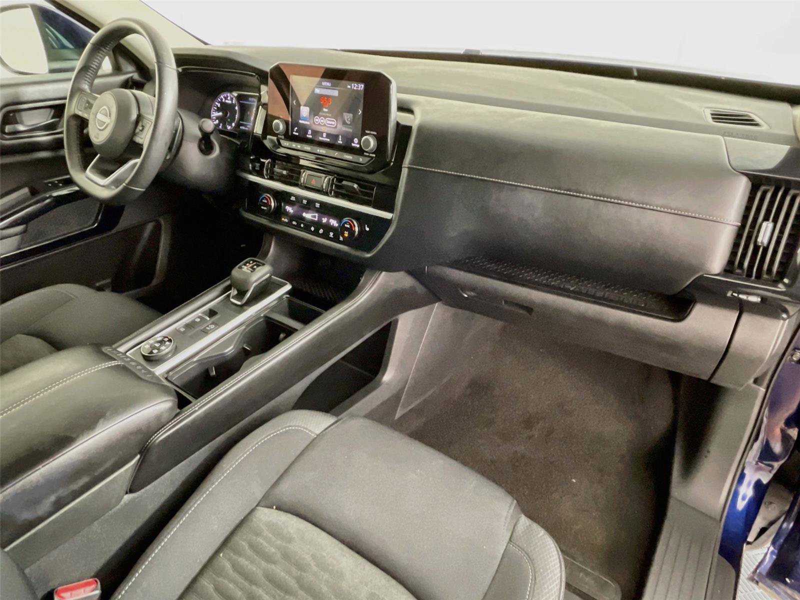Used 2025 Nissan Pathfinder SV AWD/4WD image 32
