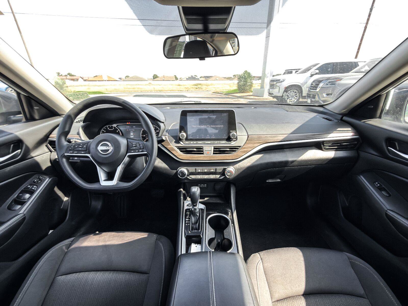 Used 2024 Nissan Altima 2.5 SV FWD image 15