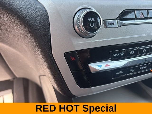 Used 2023 Ford Explorer XLT image 26