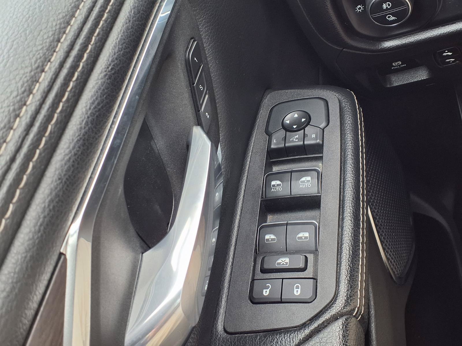 Used 2025 RAM 1500 Laramie AWD/4WD image 12