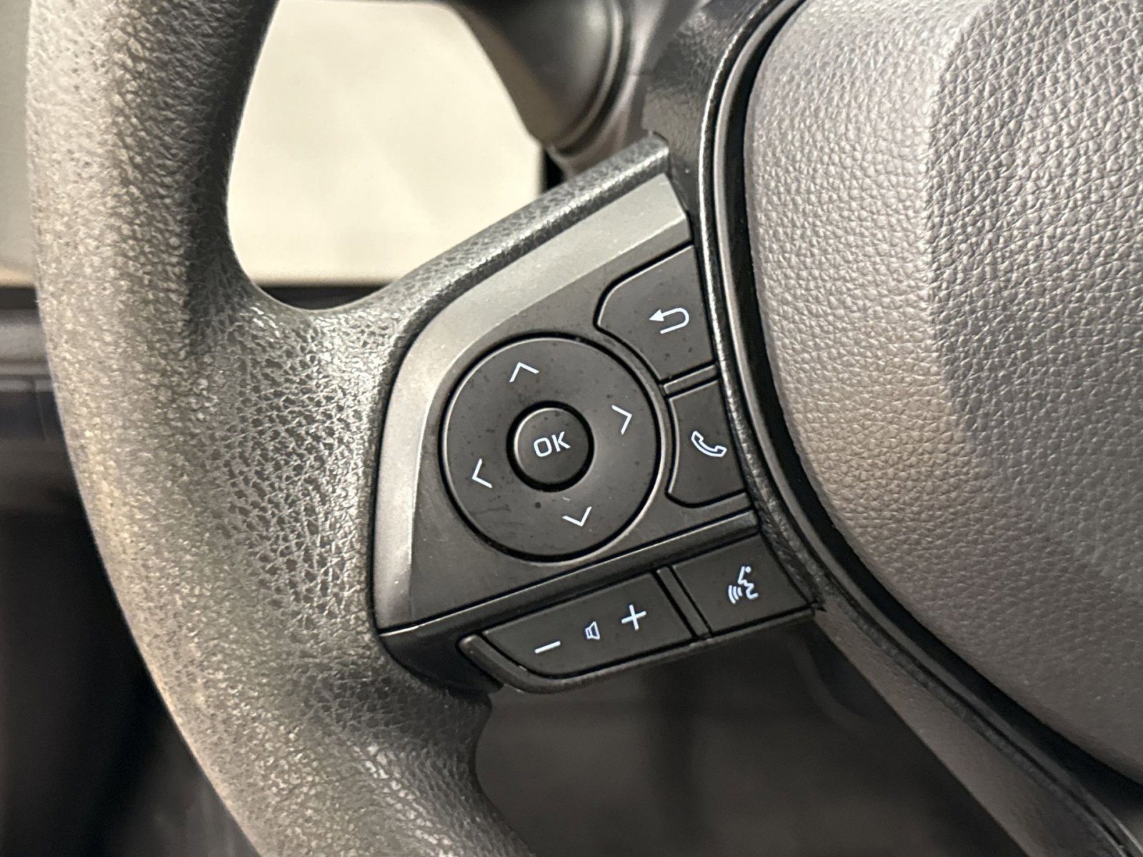 Used 2021 Toyota Corolla LE w/ LE Convenience Package FWD image 35