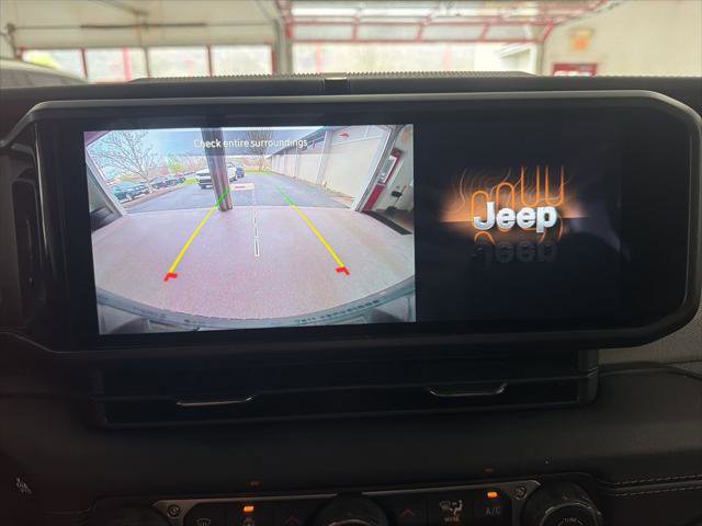 Certified 2025 Jeep Wrangler Unlimited Sahara AWD/4WD image 17