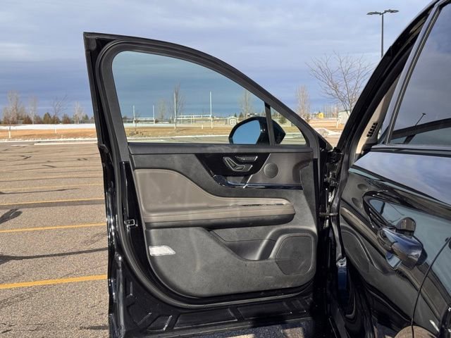 Used 2023 Lincoln Corsair AWD w/ Equipment Group 101A image 4