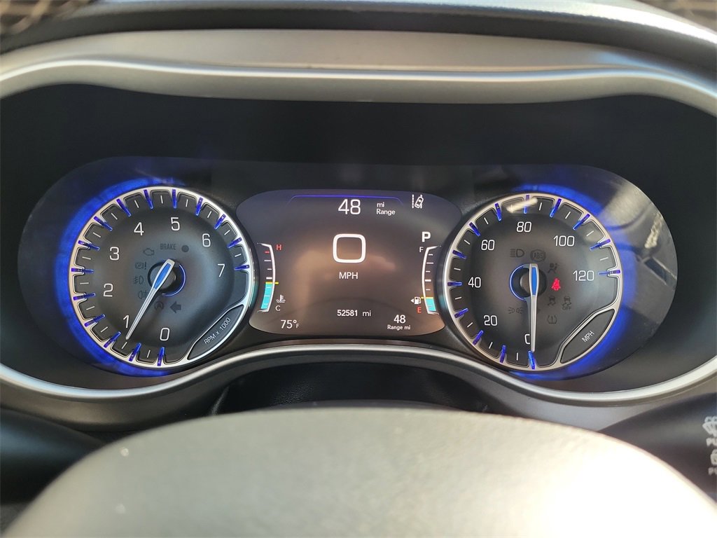 Used 2024 Chrysler Pacifica Touring-L image 7