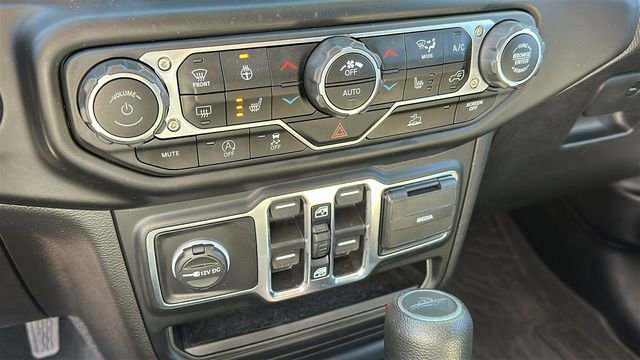 Used 2023 Jeep Gladiator Willys image 16