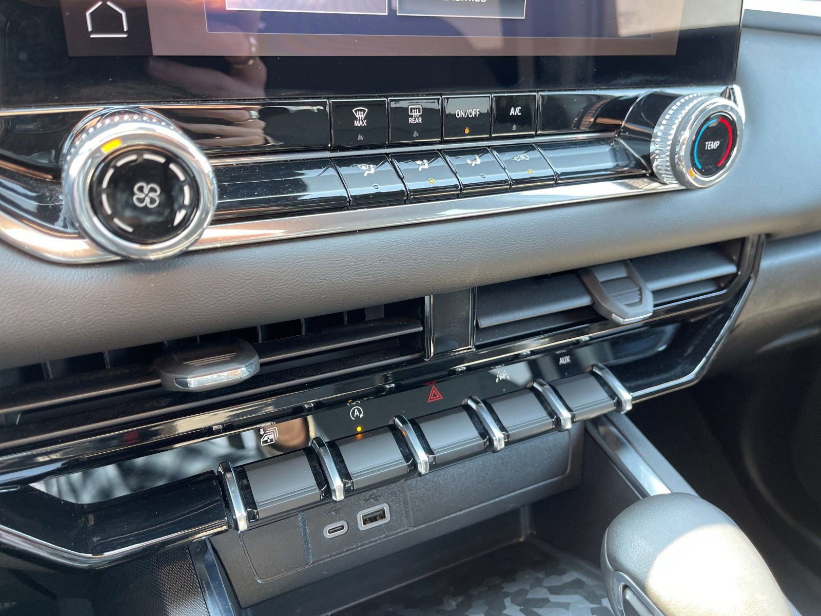 Used 2025 GMC Canyon Elevation image 22