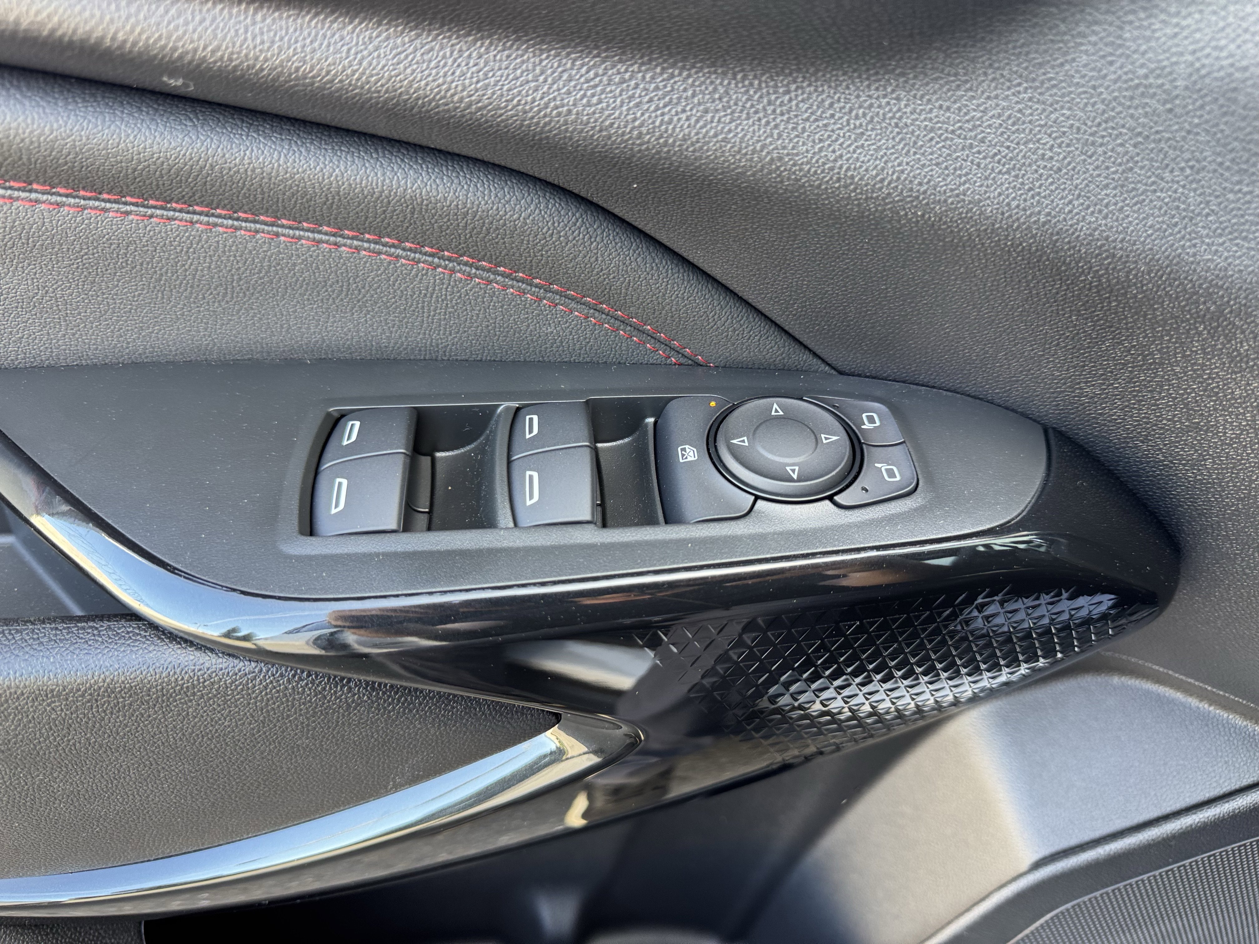 New 2026 Chevrolet Trax RS w/ Sunroof Package image 12