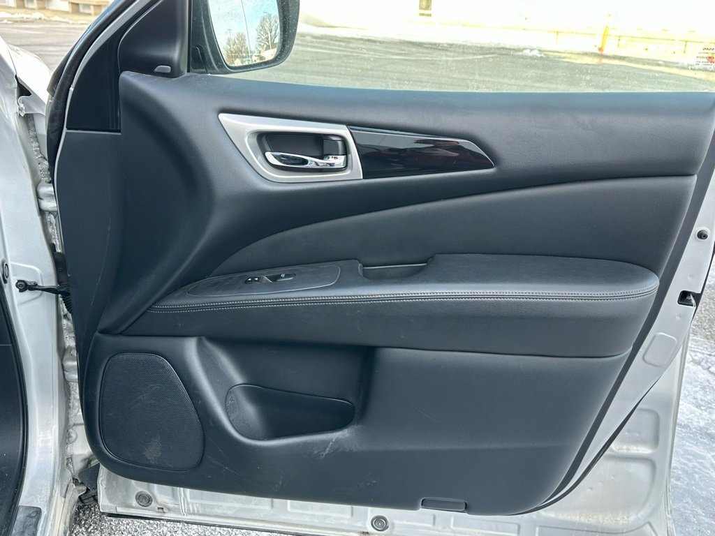 Used 2020 Nissan Pathfinder SV image 23