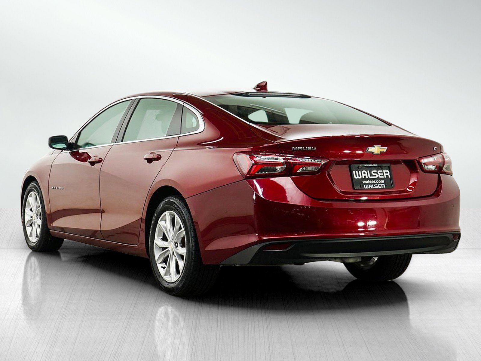 Used 2019 Chevrolet Malibu LT w/ Leather Package FWD image 3