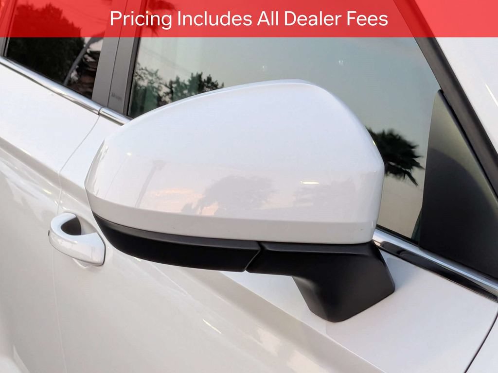 Used 2022 Volkswagen Taos SE w/ Panoramic Sunroof Package FWD image 12
