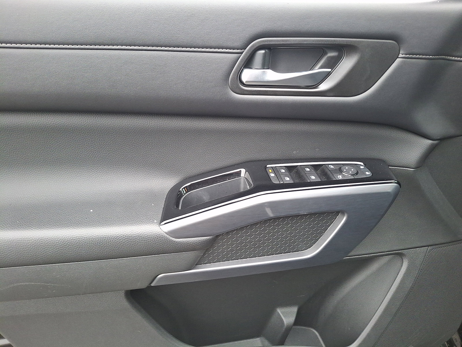 Used 2023 Nissan Pathfinder SL image 12