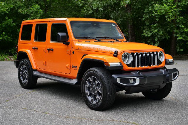 Used 2025 Jeep Wrangler Unlimited Sahara AWD/4WD image 4